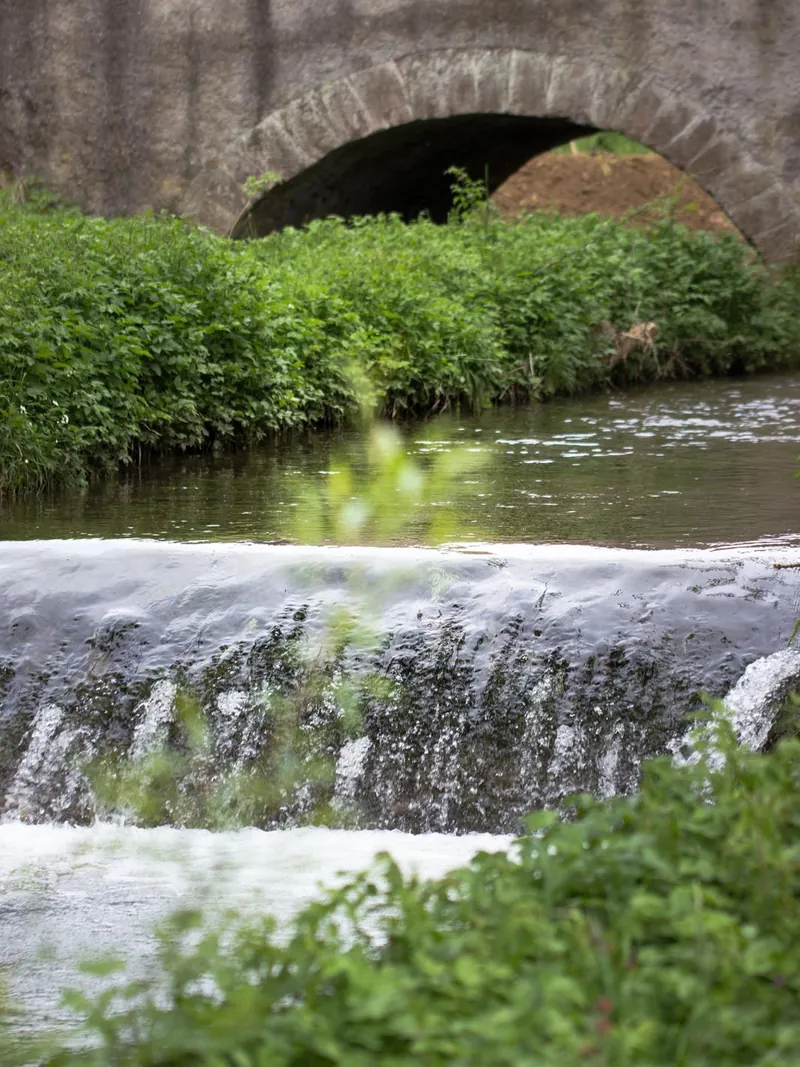 Die alte Steinbrücke über dem Heimbach